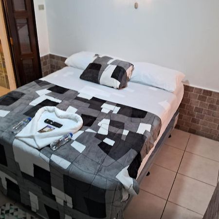 Hotel Kamelot Parque Central 克萨尔特南戈 外观 照片