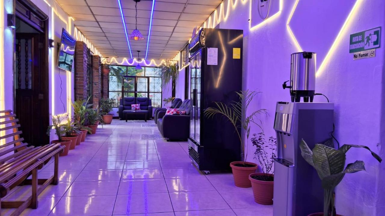 Hotel Kamelot Parque Central 克萨尔特南戈 外观 照片