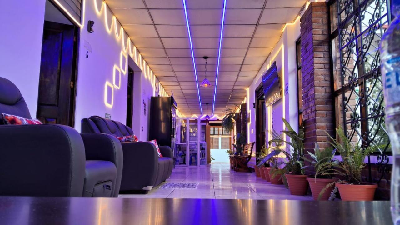 Hotel Kamelot Parque Central 克萨尔特南戈 外观 照片