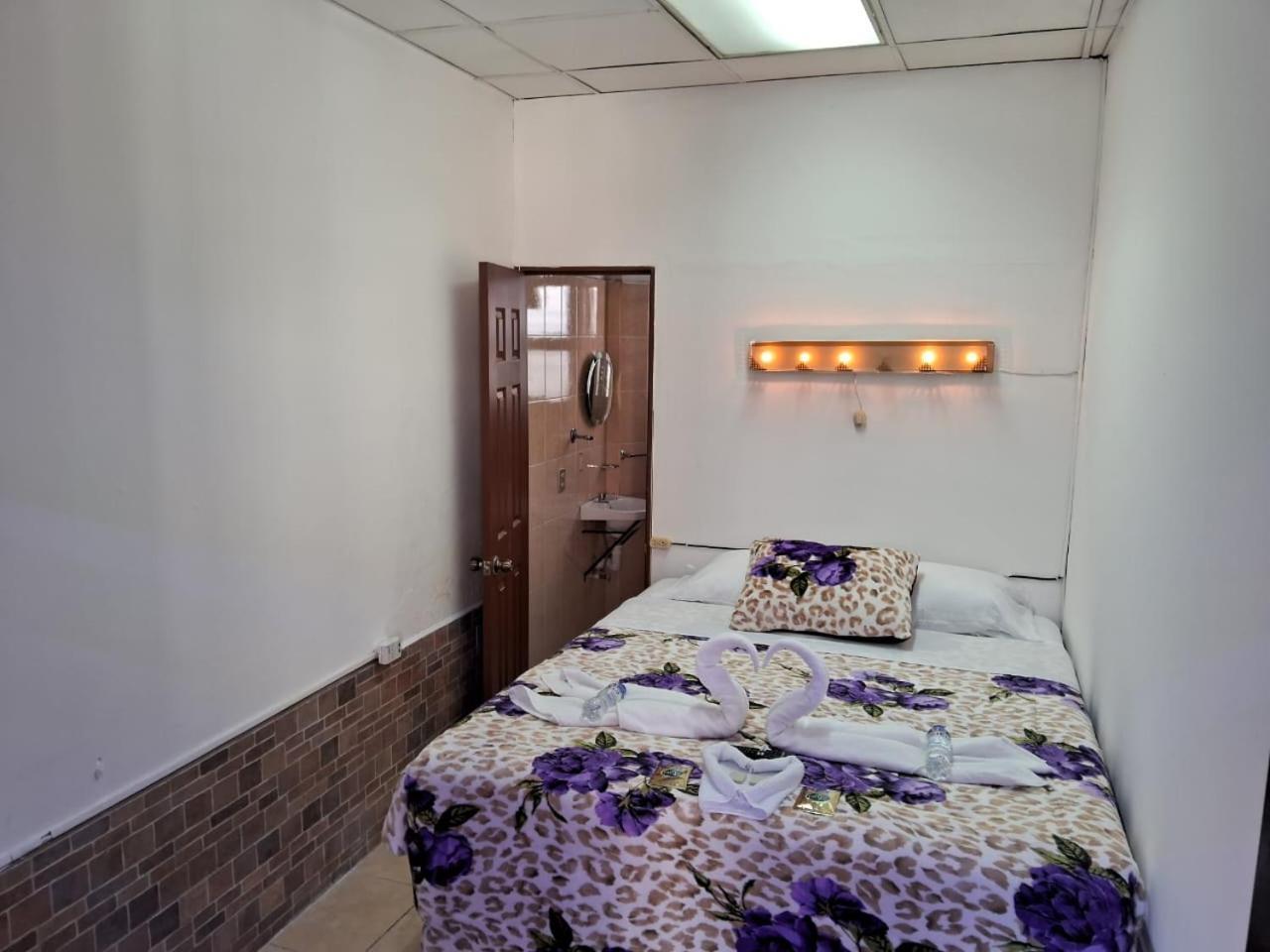 Hotel Kamelot Parque Central 克萨尔特南戈 外观 照片