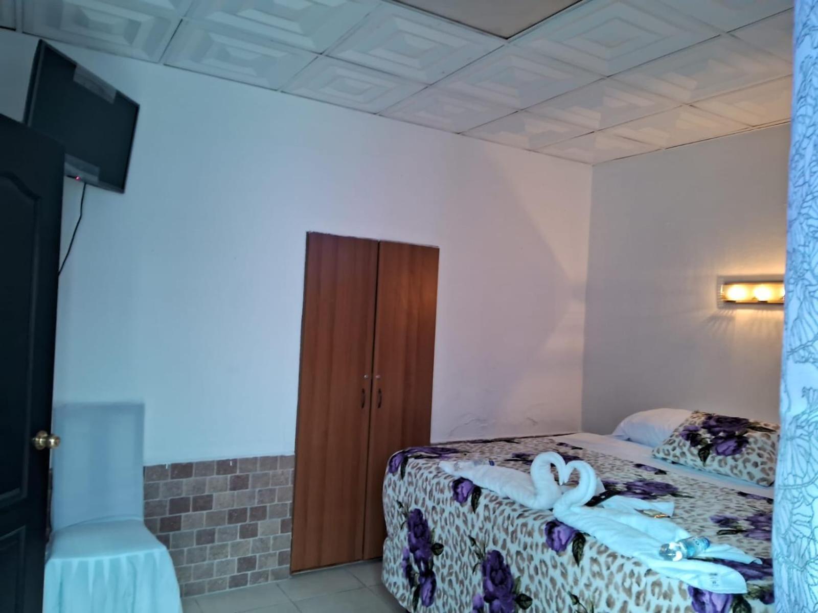 Hotel Kamelot Parque Central 克萨尔特南戈 外观 照片